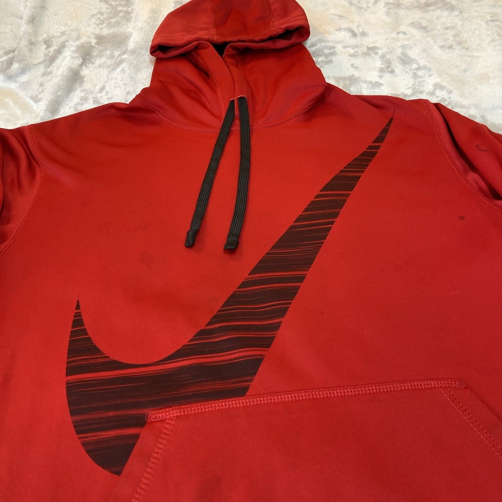 Nike Hoodie Men Medium Red Center Swoosh Therma-FIT Pullover Sweatshirt